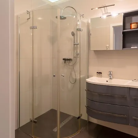 Апартаменты Kosciuszki 83 Comfort Garage & Balcony Properunit